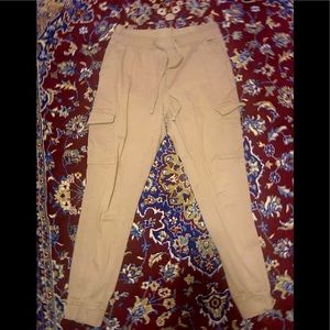 This is a tan coloured cargo pant. This is in the size medium in US/CAN sizing.